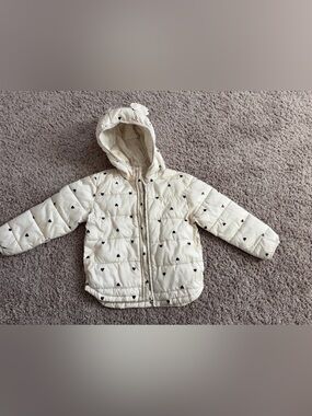 Preloved GAP Cream Quilted Hooded Jacket with Black Heart Print